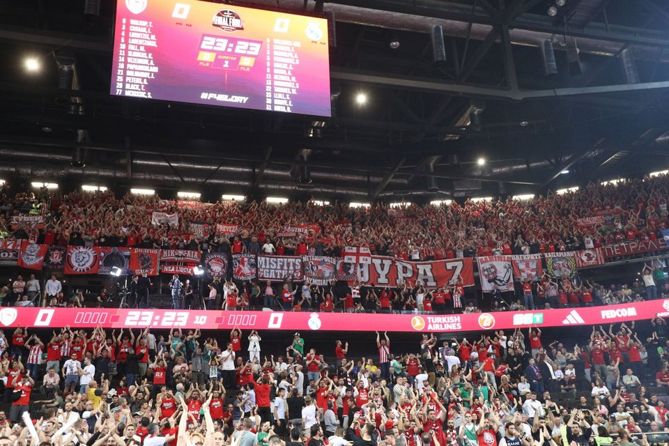 Οπαδοί του Ολυμπιακού στον τελικό της Euroleague στο Κάουνας κόντρα στη Ρεάλ / Φωτογραφία: Eurokinissi