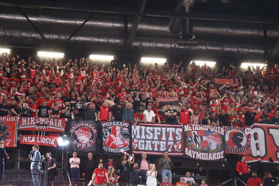 Οπαδοί του Ολυμπιακού στον τελικό της Euroleague στο Κάουνας κόντρα στη Ρεάλ / Φωτογραφία: Eurokinissi