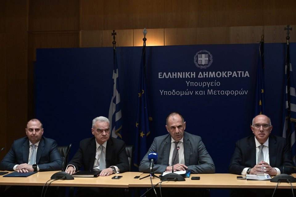 Τελετή παράδοσης-παραλαβής του υπουργείου Υποδομών και Μεταφορών από τον υπουργό Γιώργο Γεραπετρίτη στον υπηρεσιακό υπουργό Γιάννη Γκόλια, Παρασκευή 26 Μαΐου 2023
