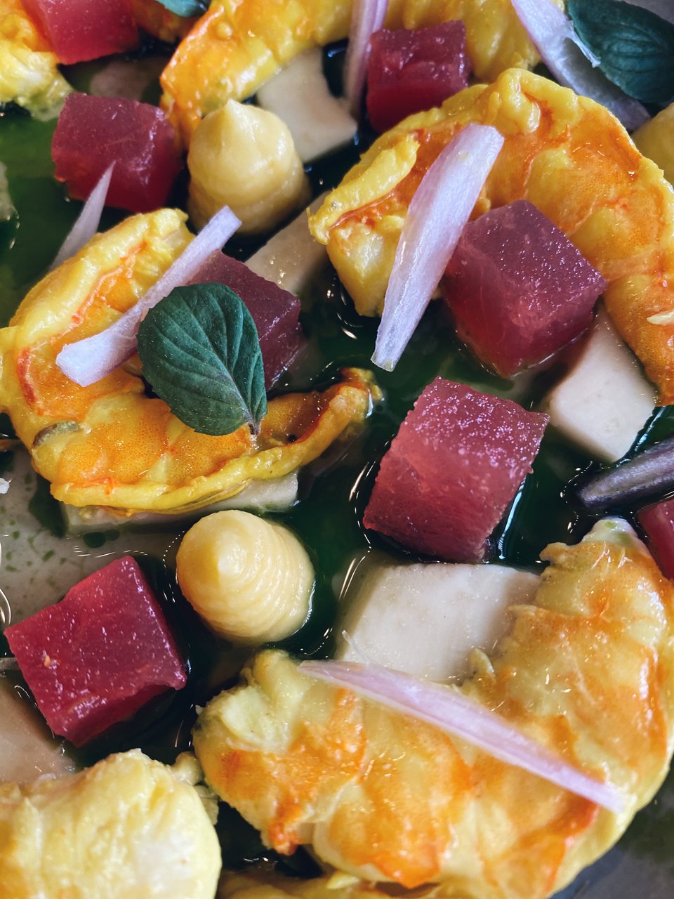 Ένα δροσερό νόστιμο πιάτο με γαρίδα και καρπούζι