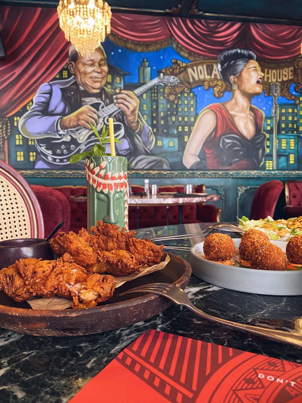 Το fried chicken με την καυτερή σως