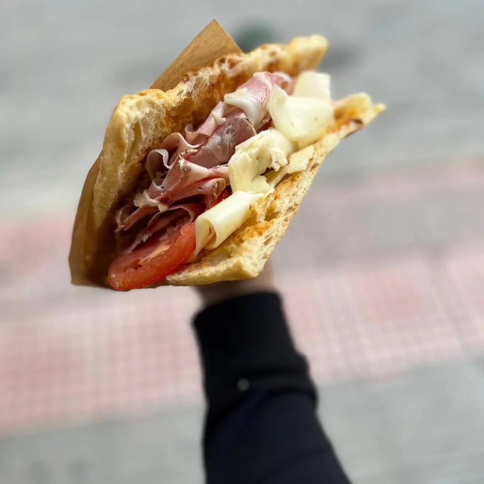 Στο Bottega di Rino θα βρείτε 12 διαφορετικά ιταλικά σάντουιτς.