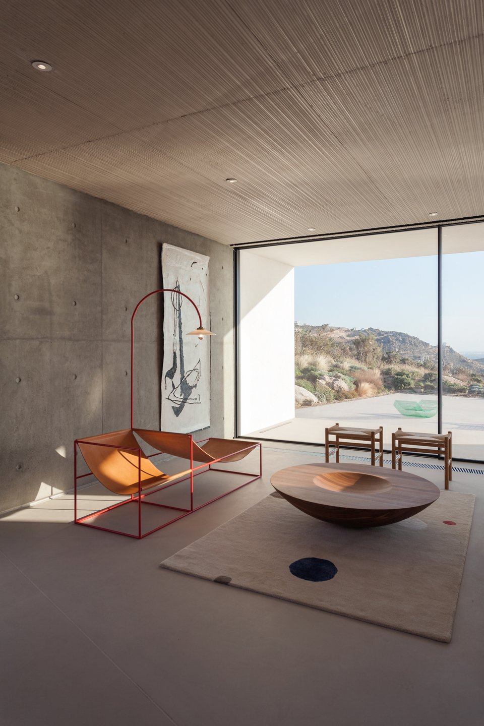Το design πρωταγωνιστεί στη λιτή διακόσμηση / Φωτογραφία: Γιάννης Χατζηασλάνης