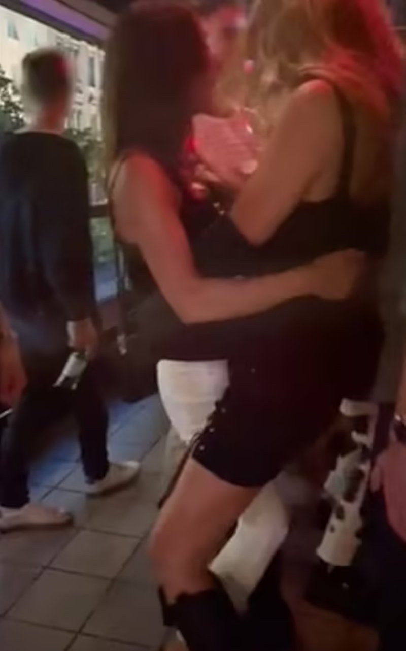 Η Σάνα Μαρίν χορεύει με την 33χρονη influencer Σαμπίνα Σάρκα