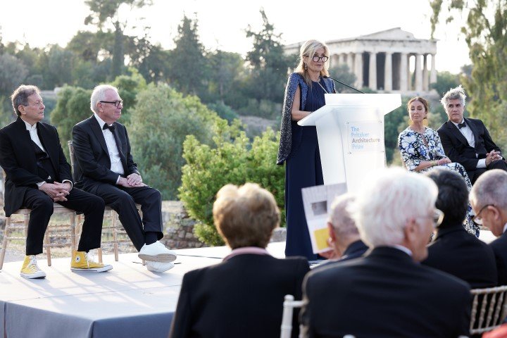  Η Μαρέβα Μητσοτάκη στο βήμα 