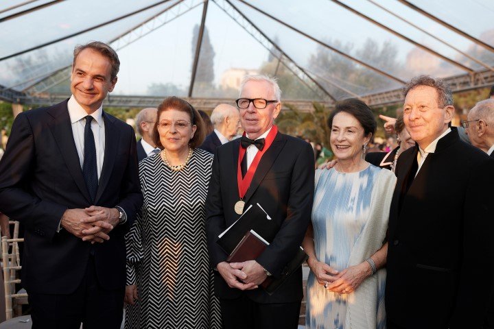 Κυρ. Μητσοτάκης και Λίνα Μενδώνη με τον σερ David Alan Chipperfield -Φωτογραφία: Δ. Παπαμήτσος/Γρ. Τύπου Πρωθυπουργού