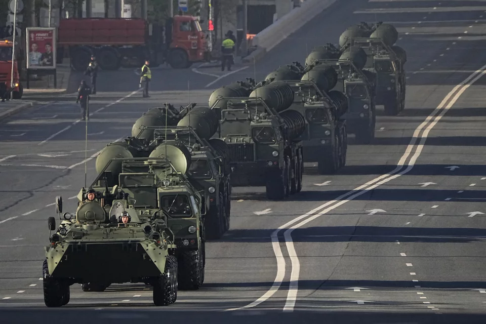 S-400 στην παρέλαση στην Κόκκινη Πλατεία της Μόσχας για την Ημέρα της Νίκης 