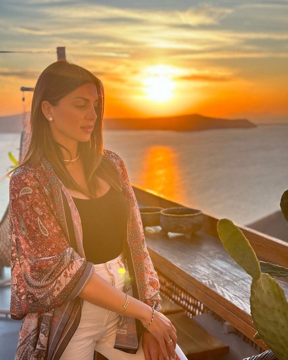 Η Σταματίνα Τσιμτσιλή στην Σαντορίνη