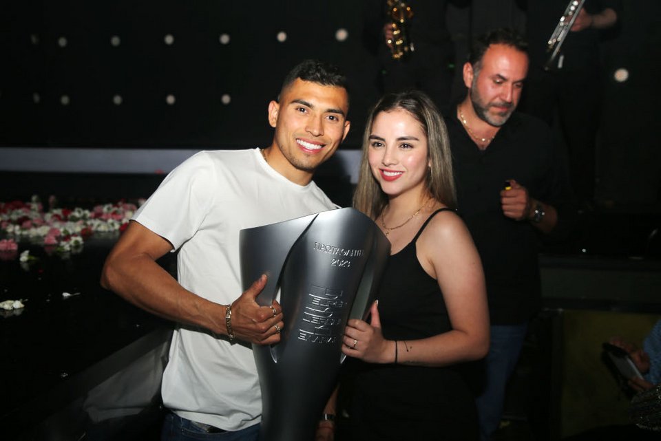 Ο Ορμπελίν Πινέδα με τη συνοδό του