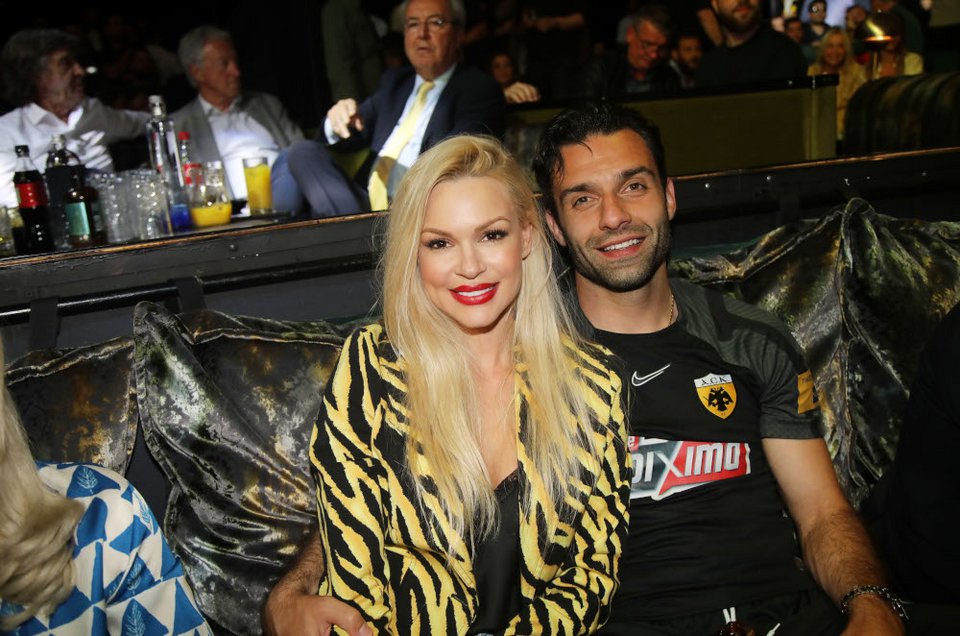 Ο Γιώργος Τζαβέλλας και η Βίκυ Κάβουρα στην πρώτη τους επίσημη εμφάνιση ως ζευγάρι