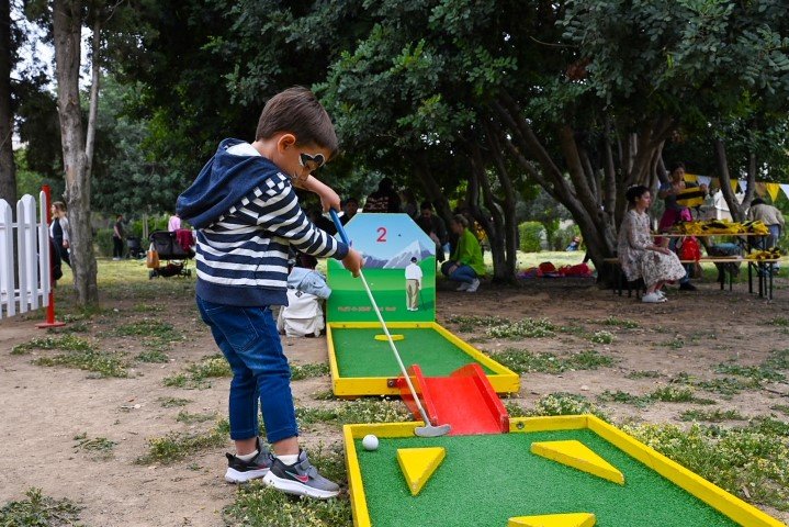 Η μουσική, τα παιχνίδια και τα παιδικά γέλια κράτησαν ζωντανό το κέφι έως αργά το απόγευμα