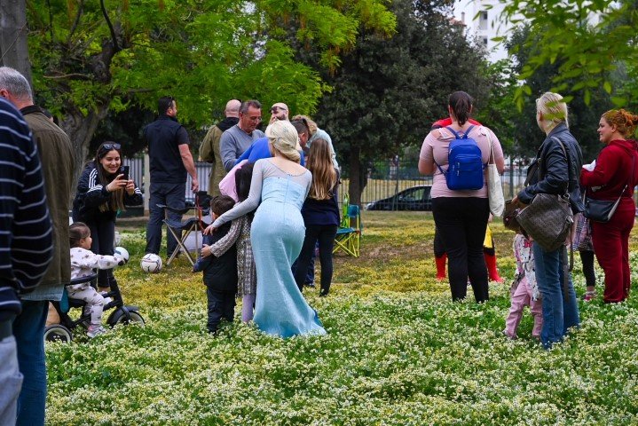 Ξεπέρασε κάθε προσδοκία η συμμετοχή των Αθηναίων, μικρών και μεγάλων, στο Πρωτομαγιάτικο urban πιν-νικ στον χώρο της Ακαδημίας Πλάτωνος