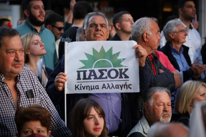 Κόσμος στην ομιλία Ανδρουλάκη στην Πάτρα