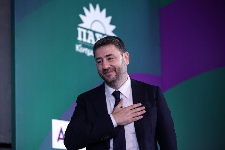Ο Νίκος Ανδρουλάκης παρουσιάζει το πρόγραμμα του ΠΑΣΟΚ