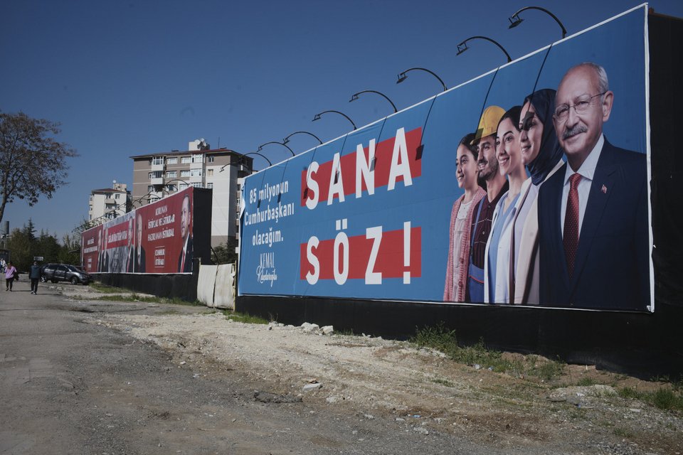 Αφίσα της εξακομματικής αντιπολίτευσης στην Τουρκία