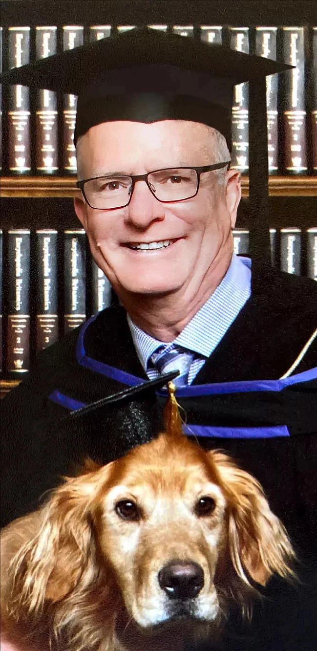 Ο Ρος αφού έλαβε πτυχίο Bachelor of Arts