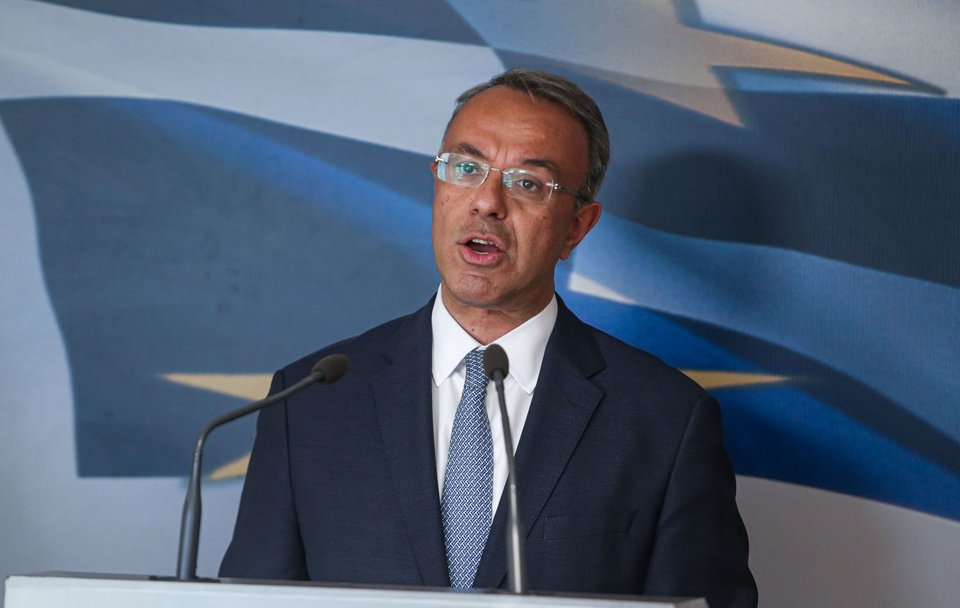 O Χρήστος Σταϊκούρας μιλά στα ΜΜΕ κατά την τελετή παράδοσης -παραλαβής του υπουργείου Οικονομικών