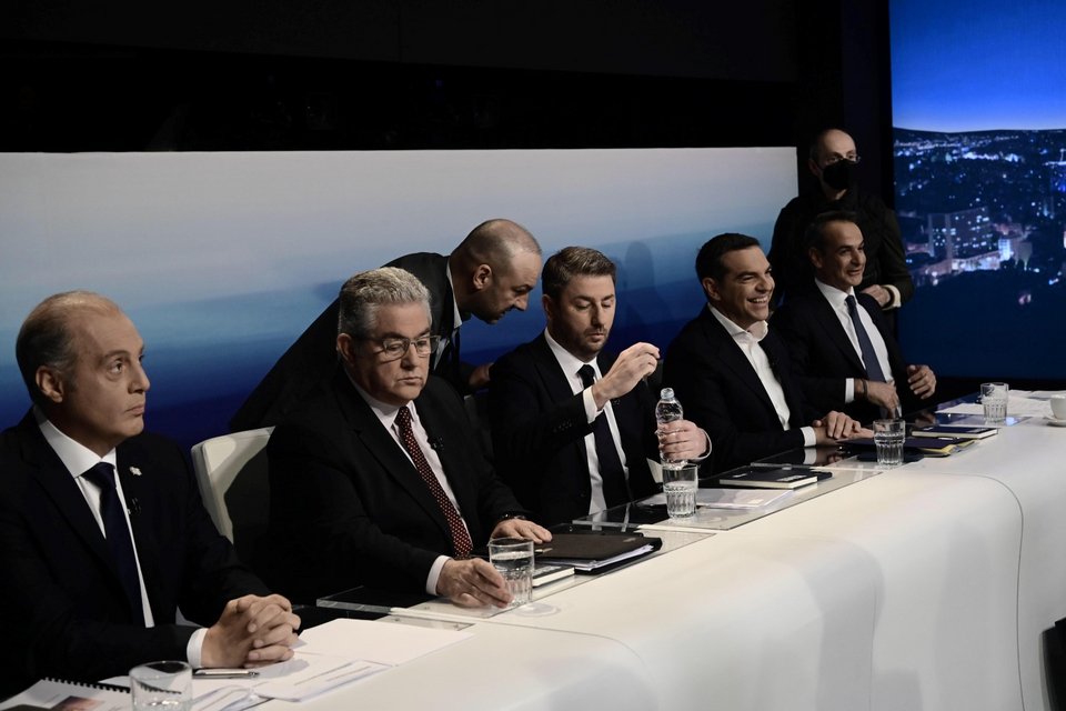 Εκλογές 2023: Τα χαμόγελα και η αμηχανία των αρχηγών πριν το debate