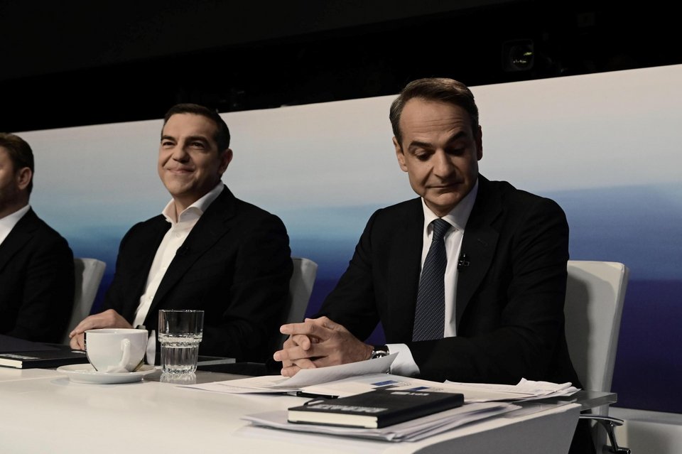 Εκλογές 2023: Τα χαμόγελα και η αμηχανία των αρχηγών πριν το debate