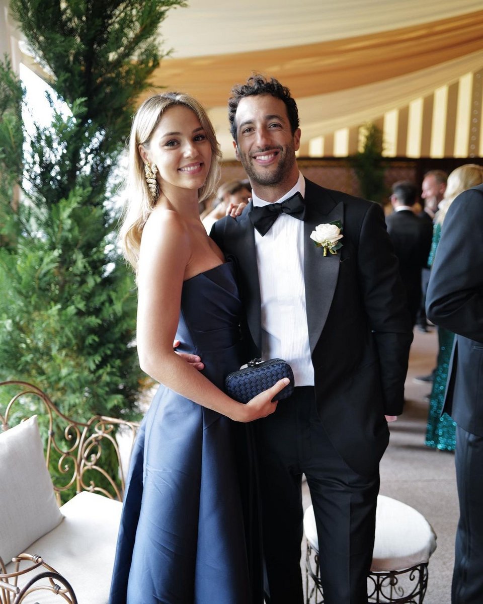 O Daniel Ricciardo με την σύντροφό του στο γάμο της Chloe Stroll της κόρης του αφεντικού της Aston Martin στη Formula 1 με τον Scotty James
