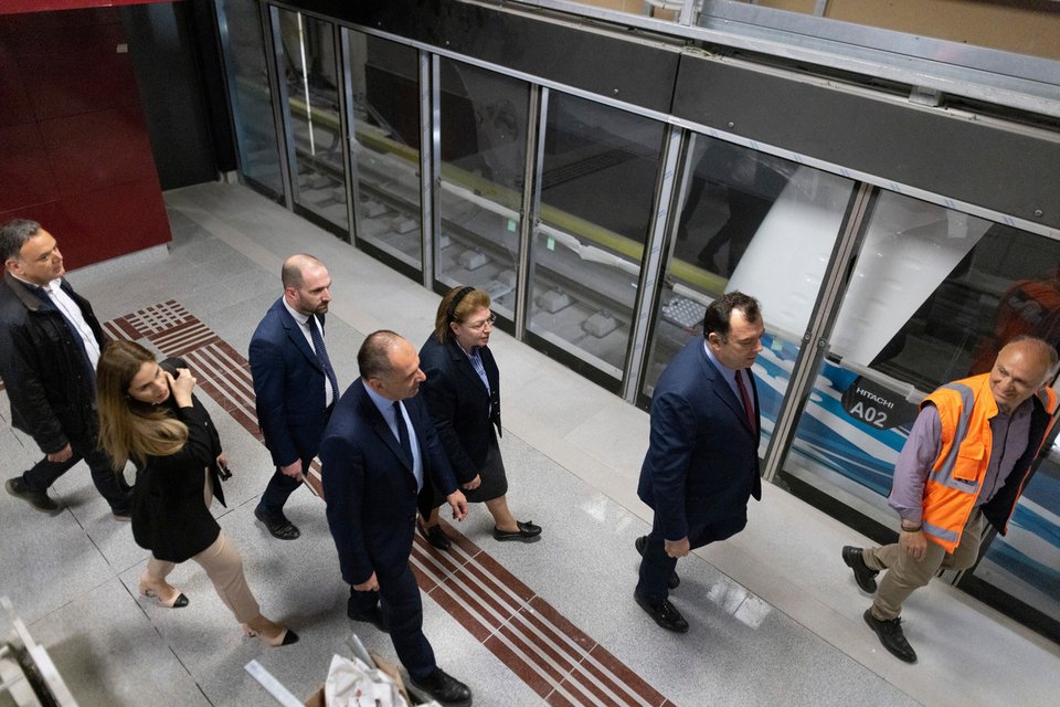 Γιώργος Γεραπετρίτης και Λίνα Μενδώνη στο μετρό Θεσσαλονίκης