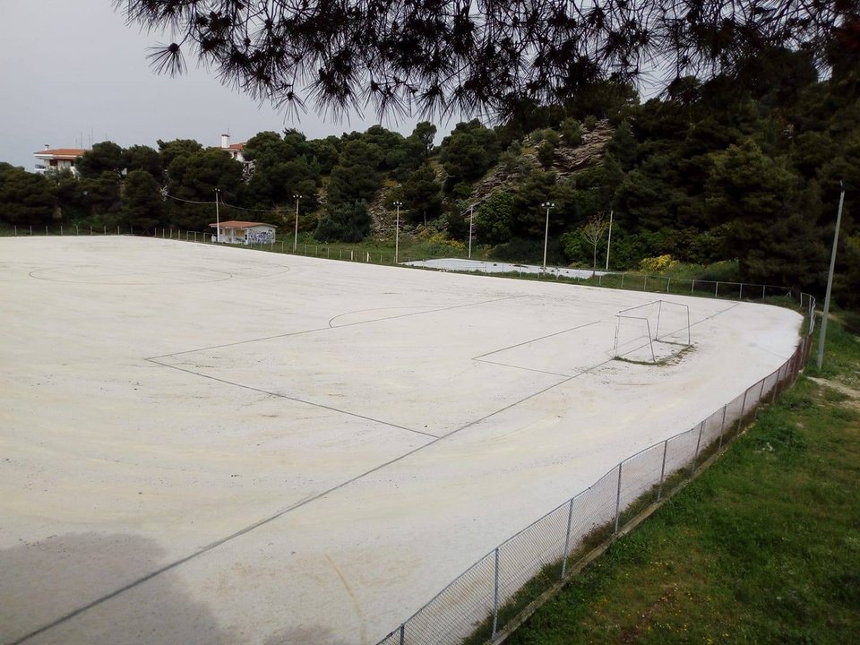 To χωμάτινο γήπεδο του Νεοπεντελικού
