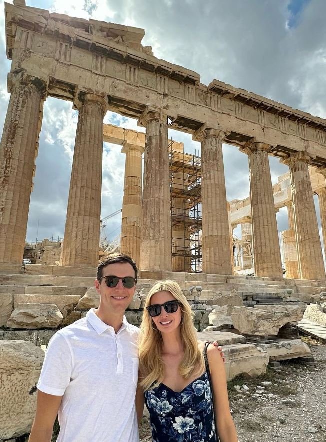 Η Ιβάνκα Τραμπ με τον Τζάρεντ Κούσνερ μπροστά από τον Παρθενώνα