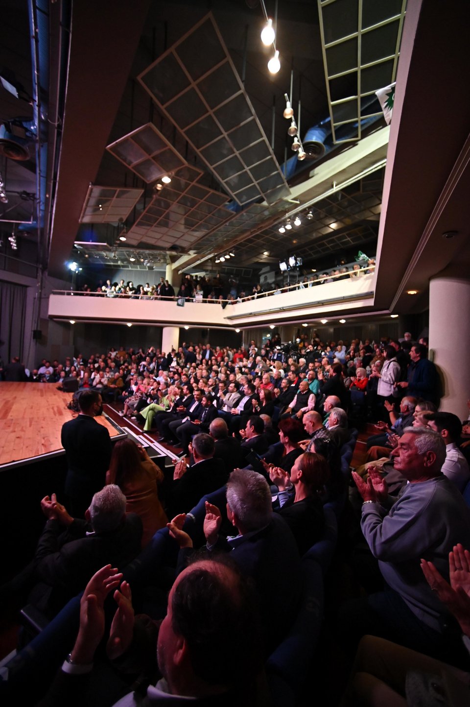 Φίλοι και στελέχη του ΠΑΣΟΚ στο Πνευματικό Κέντρο της Καλαμάτας, κατά την ομιλία του προέδρου του Κινήματος Νίκου Ανδρουλάκη