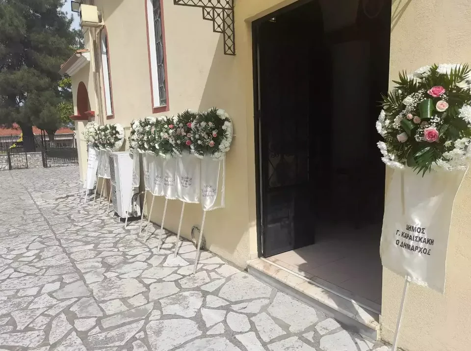 Σπαραγμός στην κηδεία του βρέφους στην Άρτα / alldaynews.gr