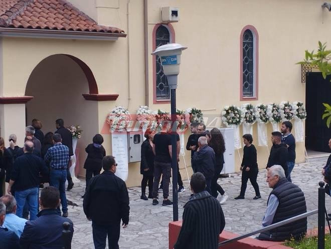 Σπαραγμός στην κηδεία του βρέφους στην Άρτα / alldaynews.gr