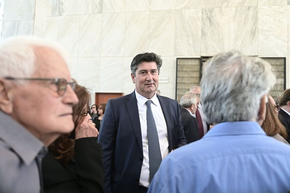 Ανδρέας Τσούνης στην κηδεία του Θανάση Τσούρα