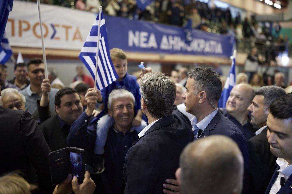 Ο Κυριάκος Μητσοτάκης χαιρετά τους φίλους της Νέας Δημοκρατίας