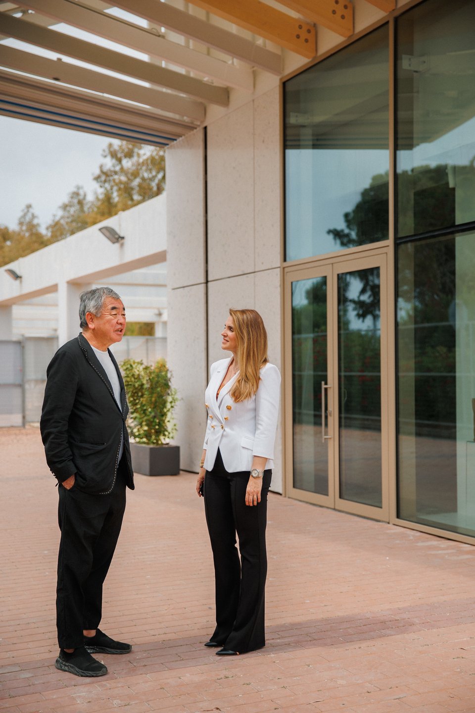 O Kengo Kuma και η Chief Development & Investment Assets Officer της LAMDA, Μελίνα Παϊζή / ΑΠΕ-ΜΠΕ