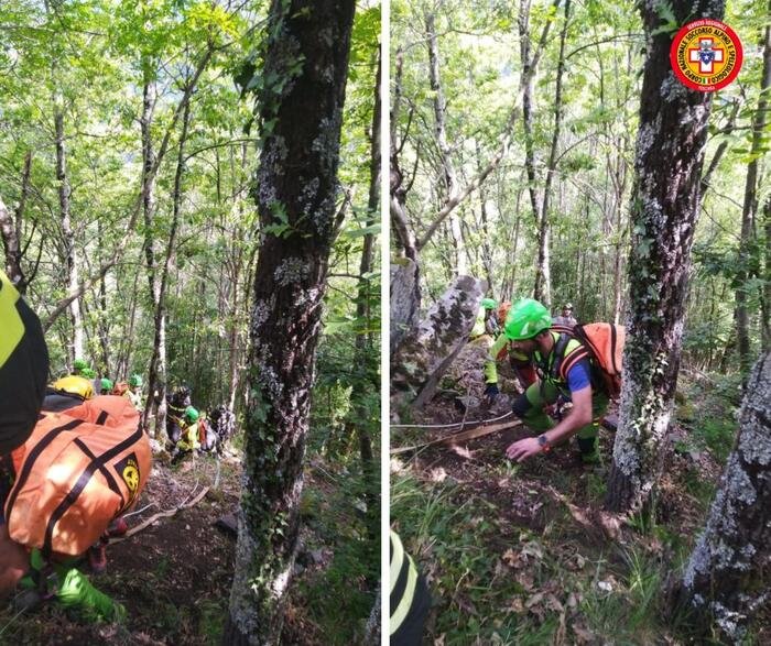 Η υπηρεσία εκτάκτων αναγκών απεγκλωβίζει μαθητές κι οδηγό