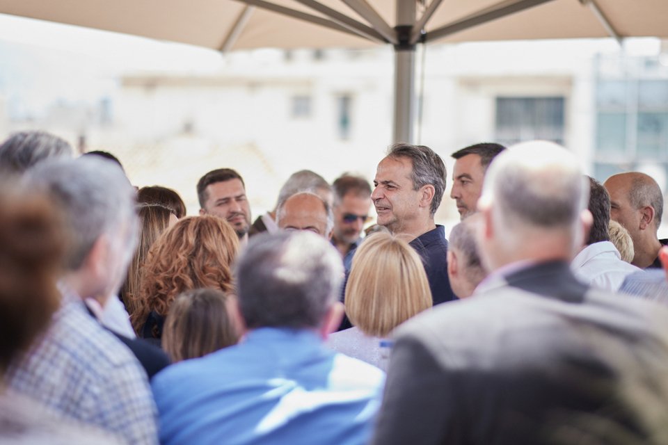 Ο Κυριάκος Μητσοτάκης με πολιτικούς συντάκτες / EUROKINISSI