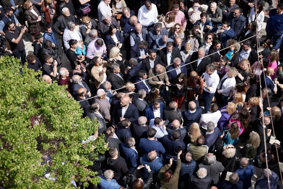 Ο Κυριάκος Μητσοτάκης σε χαιρετισμό του κατά την περιοδεία του στην Ηλεία