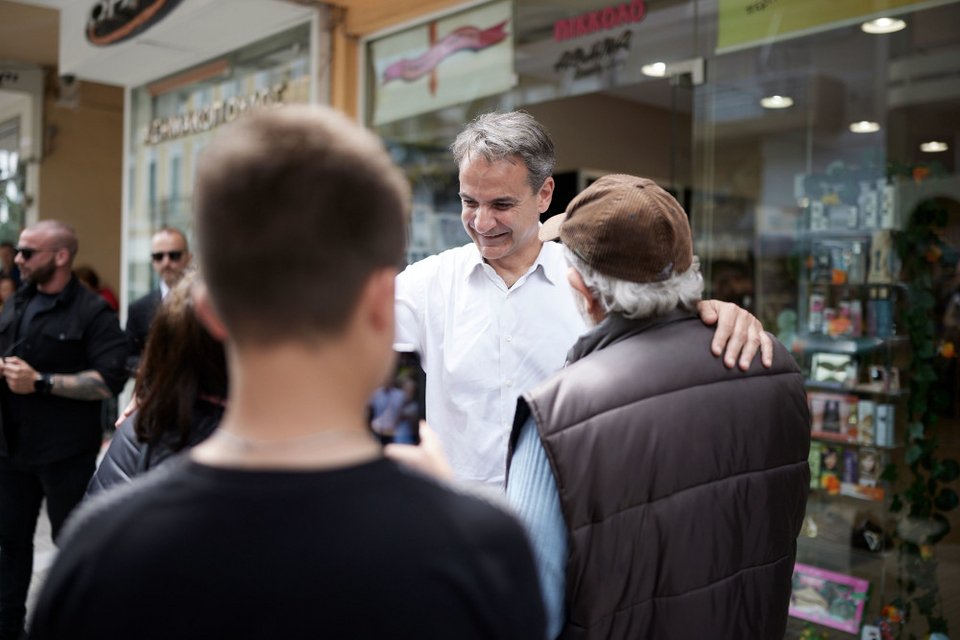Ο Κυριάκος Μητσοτάκης σε χαιρετισμό του κατά την περιοδεία του στην Ηλεία