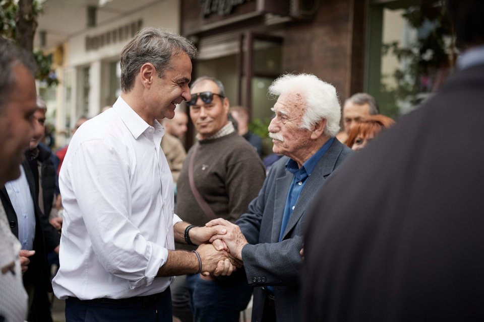 Ο Κυριάκος Μητσοτάκης σε χαιρετισμό του κατά την περιοδεία του στην Ηλεία