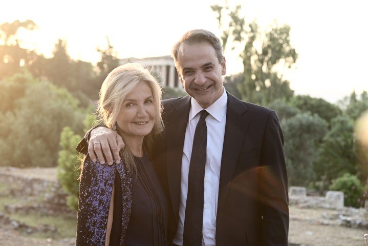 Ο Κυριάκος Μητσοτάκης με την σύζυγό του Μαρέβα, στην τελετή απονομής του αρχιτεκτονικού βραβείου PRITZKER -Φωτογραφία: ΜΙΧΑΛΗΣ ΚΑΡΑΓΙΑΝΝΗΣ / EUROKINISSI