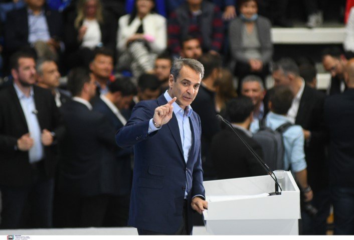 Ο Κυριάκος Μητσοτάκης κατά την ομιλία του στο κλειστός γήπεδο του ΕΑΠ στην Πάτρα