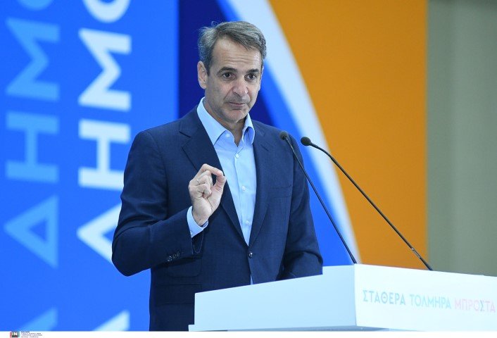 Ο Κυριάκος Μητσοτάκης κατά τη διάρκεια της προεκλογικής ομιλίας στην Πάτρα