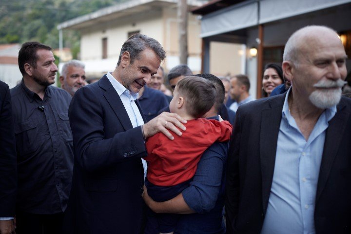 Ο Κυριάκος Μητσοτάκης στον Θέρισο της Κρήτης -Φωτογραφία: Γρ. τύπου προέδρου ΝΔ/ΔΗΜΗΤΡΗΣ ΠΑΠΑΜΗΤΣΟΣ