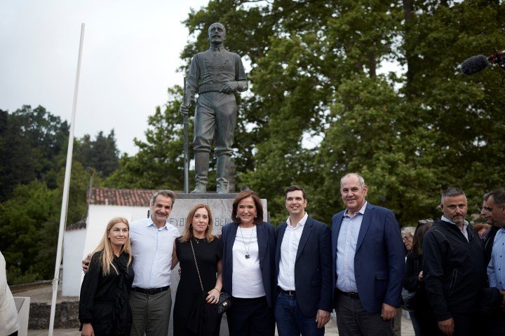 Ο Κυριάκος Μητσοτάκης στο Θέρισο της Κρήτης / Φωτογραφία: Γρ. Τύπου προέδρου ΝΔ/ΔΗΜΗΤΡΗΣ ΠΑΠΑΜΗΤΣΟΣ