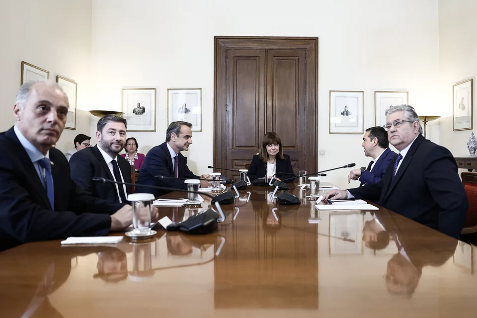 Η Πρόεδρος της Δημοκρατίας με τους πολιτικούς αρχηγούς / Φωτογραφία: IntimeNews