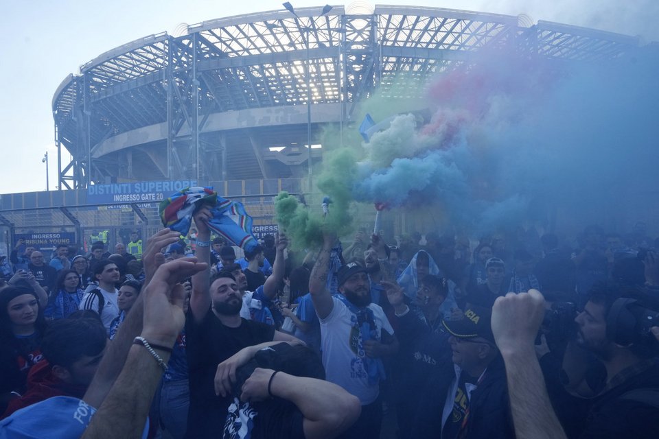 Οι οπαδοί της Νάπολι κατέκλυσαν τόσο το εσωτερικό του σταδίου «Μαραντόνα» όσο και τον εξωτερικό χώρο