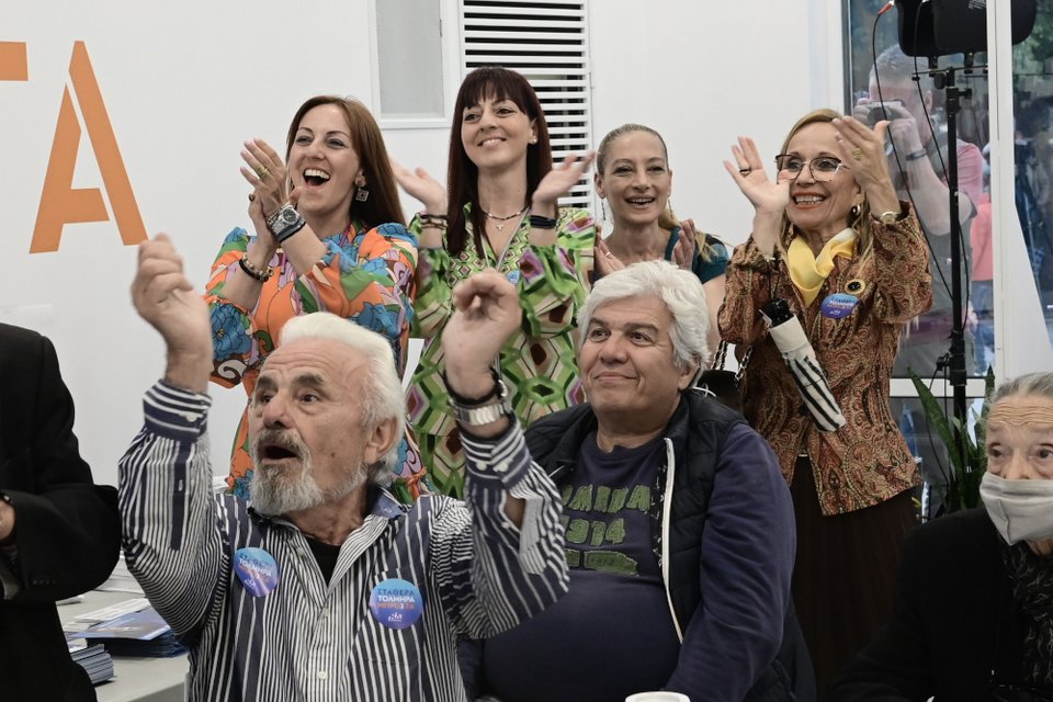 Ξέσπασαν σε χειροκροτήματα στη ΝΔ μετά το exit poll / EUROKINISSI