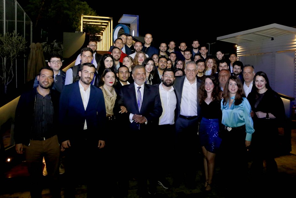 Ο Τάκης Θεοδωρικάκος με παλιούς και νέους ΟΝΝΕΔίτες