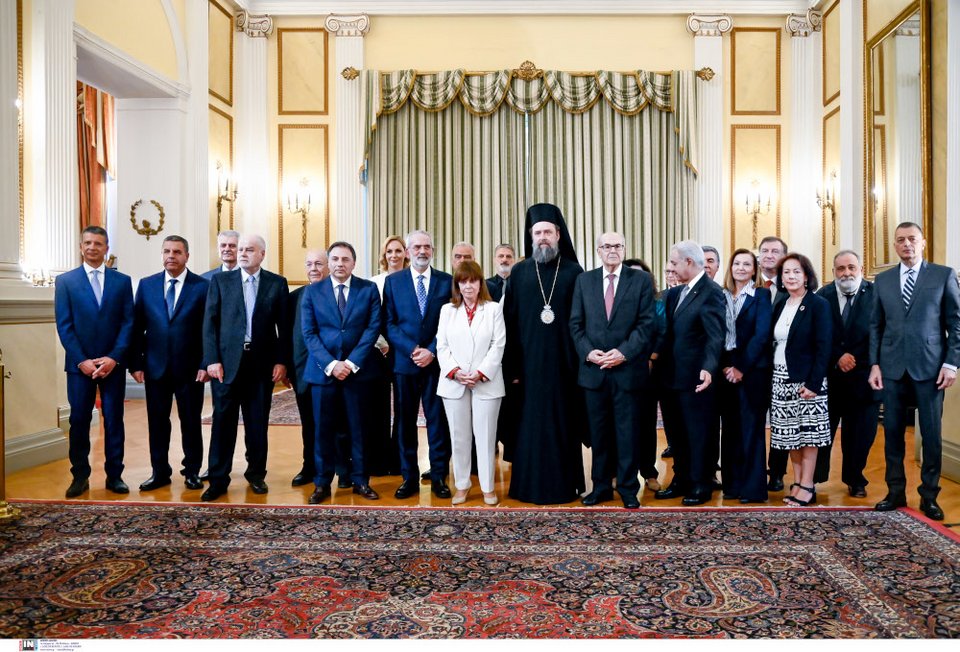 Η νέα υπηρεσιακή κυβέρνηση της χώρας