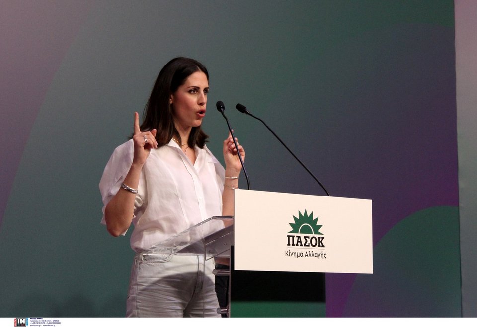 H Ελένη Χρονοπούλου, μέλος του Πολιτικού Συμβουλίου του ΠΑΣΟΚ και υποψήφια στην τρίτη θέση του ψηφοδελτίου Επικρατείας
