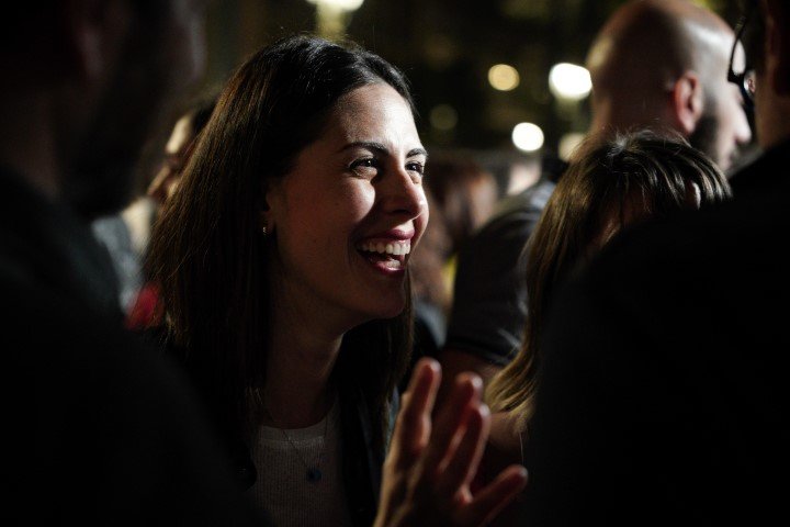 Η Ελένη Χρονοπούλου στο εκλογικό κέντρο του ΠΑΣΟΚ στην Κοραή 